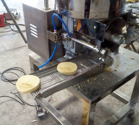 Máy làm bánh mì kẹp thịt nhỏ Chicken 2100PCS / H Máy làm bánh mì kẹp thịt thương mại